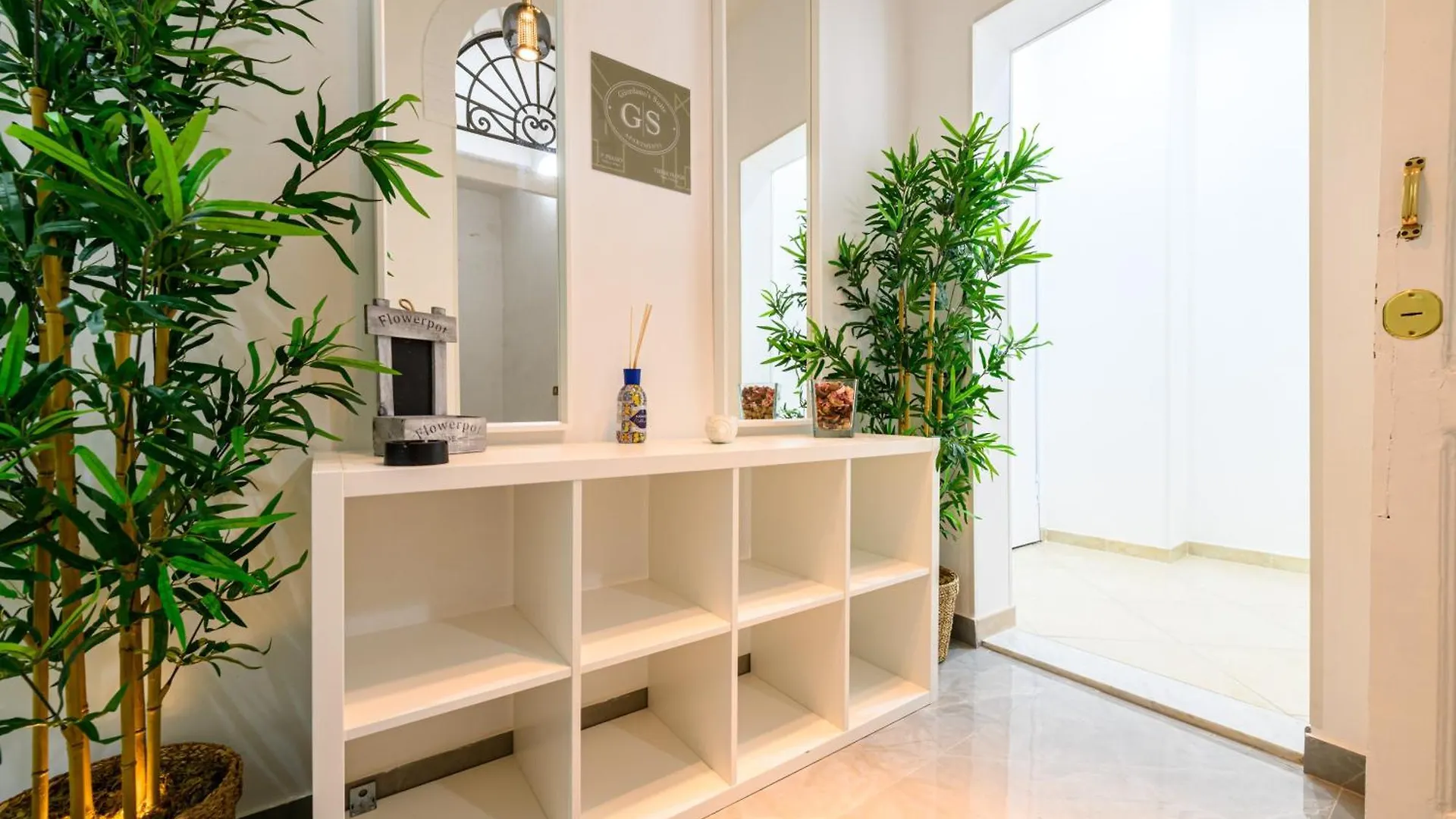 Giordano Suite Center Napoli 0*,