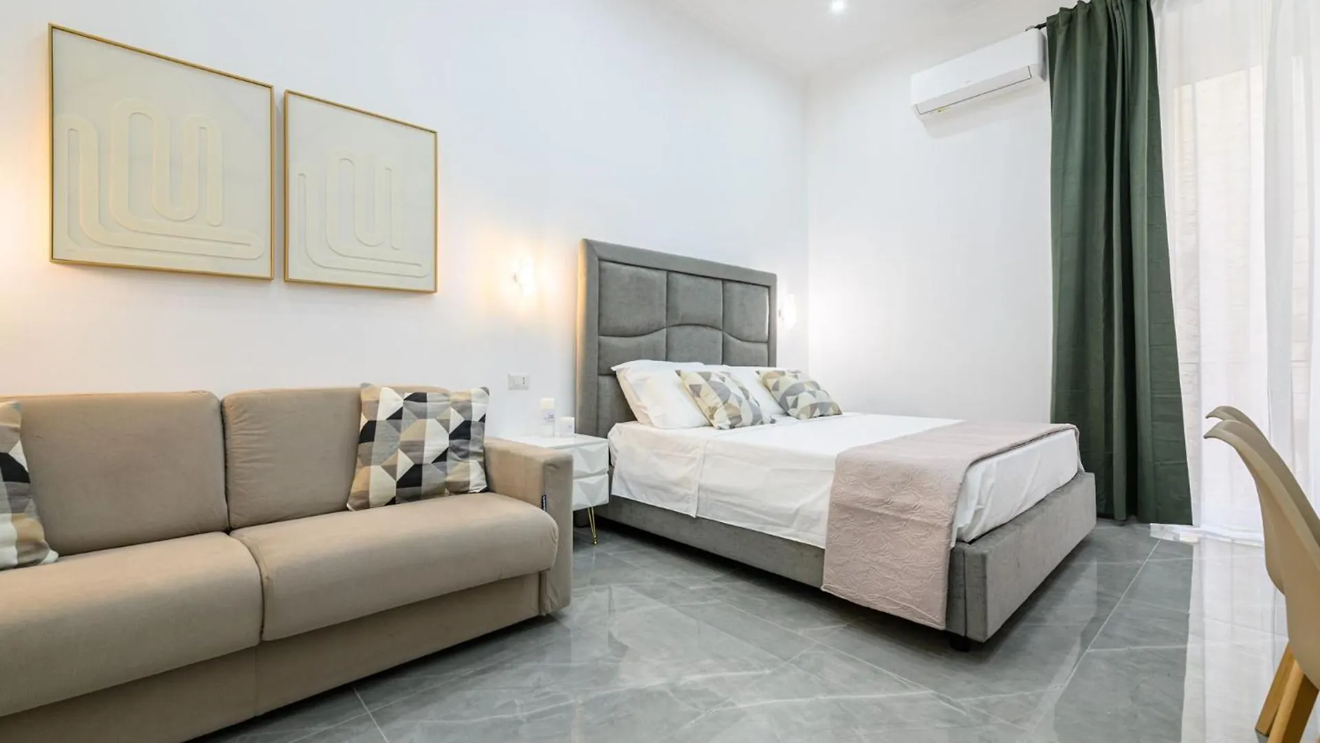 Giordano Suite Center Napoli Gæstehus