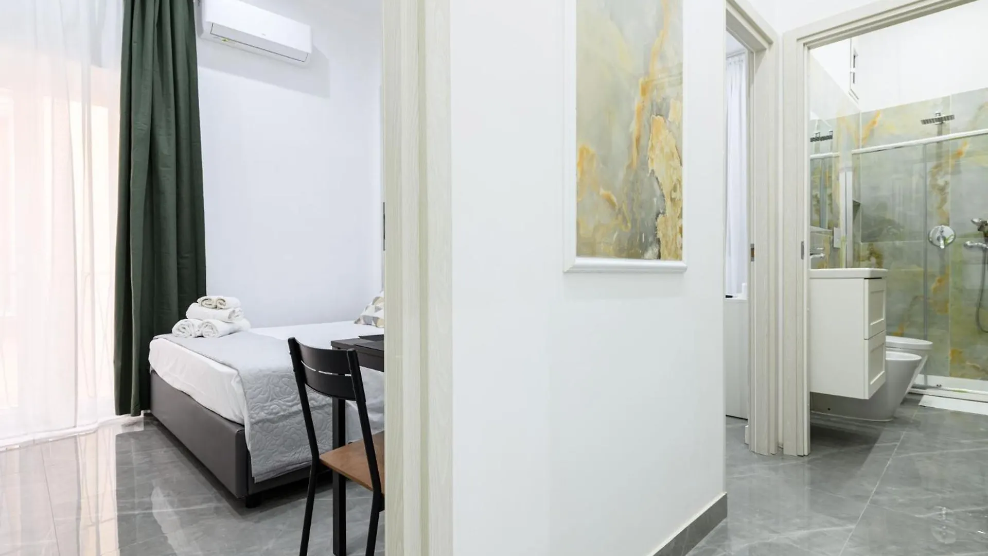 Giordano Suite Center Napoli 0*,