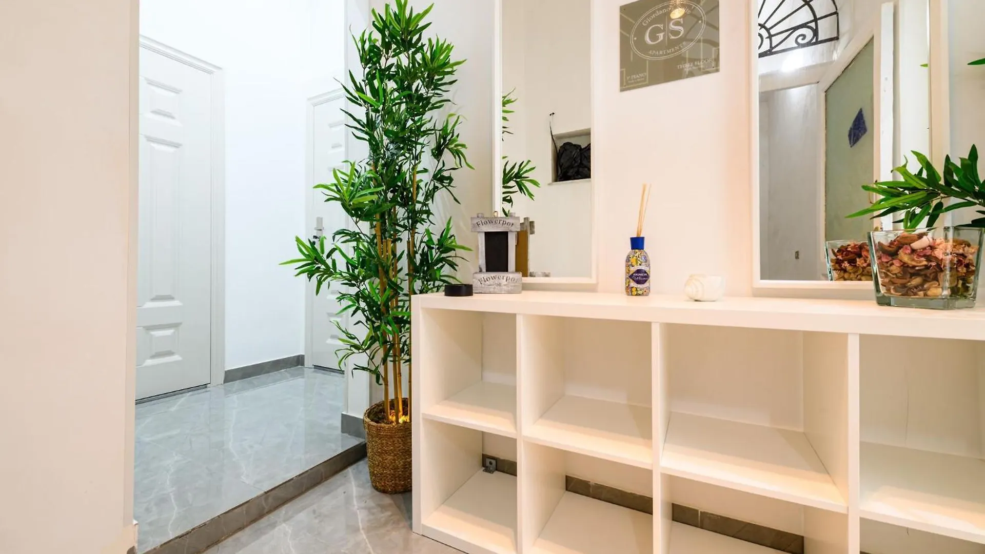 Giordano Suite Center Napoli Gæstehus