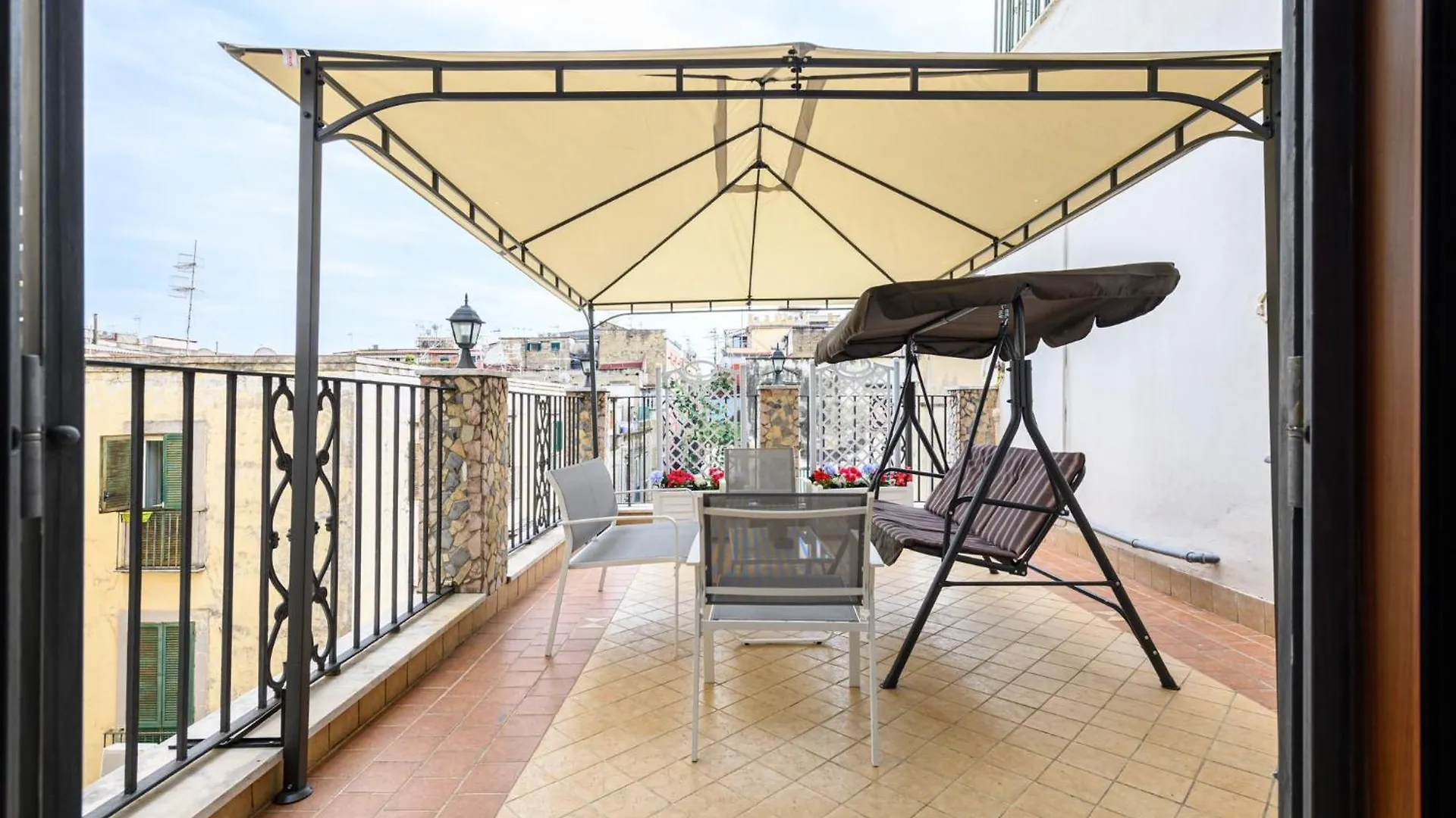Giordano Suite Center Naples Guest house